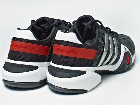  Adidas chuẩn bị giới thiệu BARRICADE 8  Thông tin hành lang được hé lộ từ 6 tháng trước từ những Dealer đặt hàng ở Mỹ. Sau một thời gian dài Adidas không muốn tiết lộ quá sớm. Các trang web từng lộ hình ảnh đều bị yêu cầu gỡ bỏ. Cho đến hôm nay còn gần 1